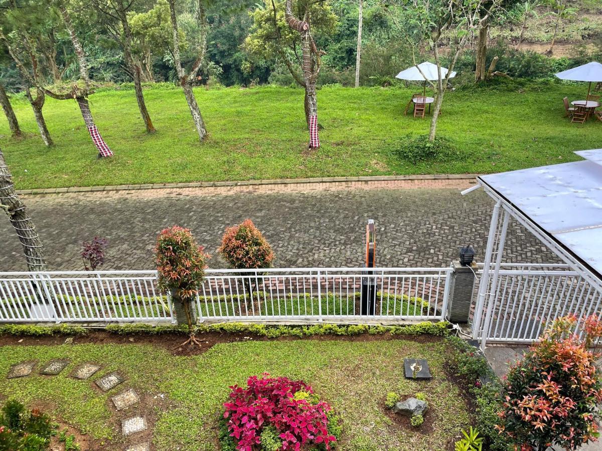 Eton Asia Kota Bunga Villas Puncak Bagian luar foto