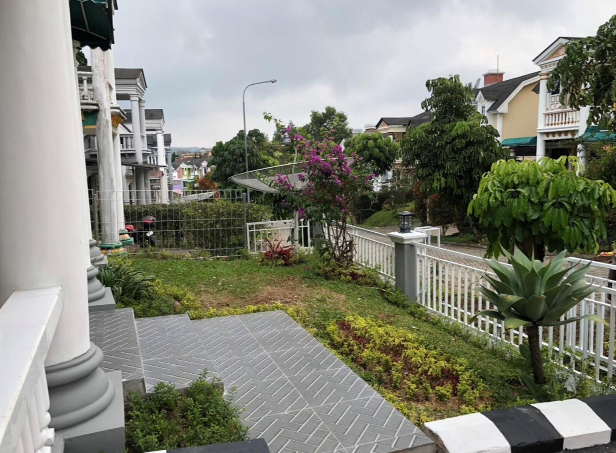 Eton Asia Kota Bunga Villas Puncak Bagian luar foto
